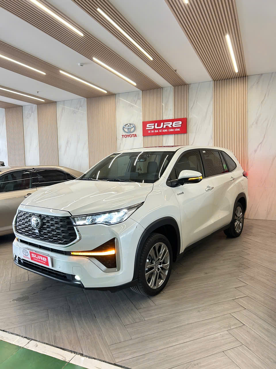 INNOVA CROSS 2.0HEV