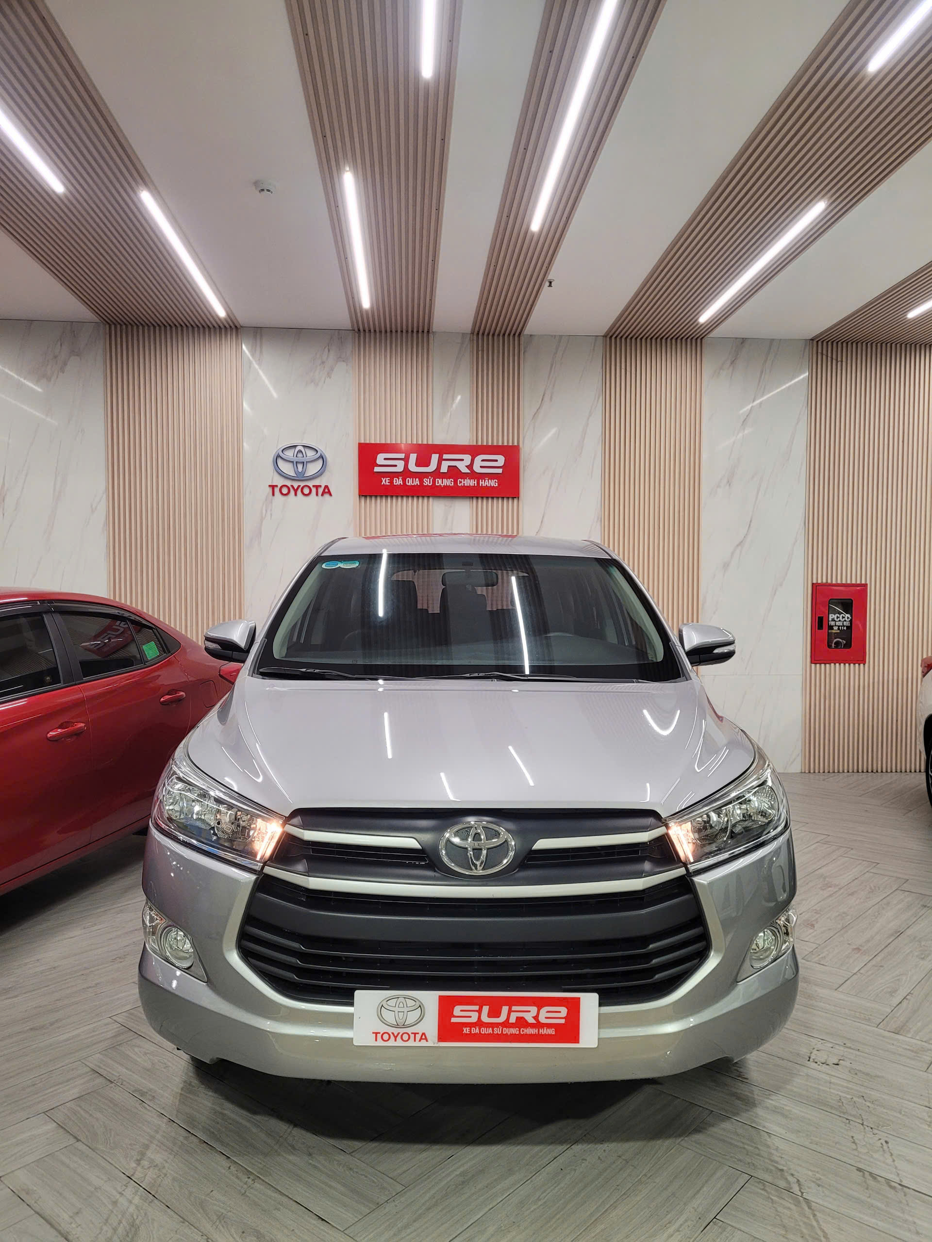 Toyota INNOVA 2.0E MT