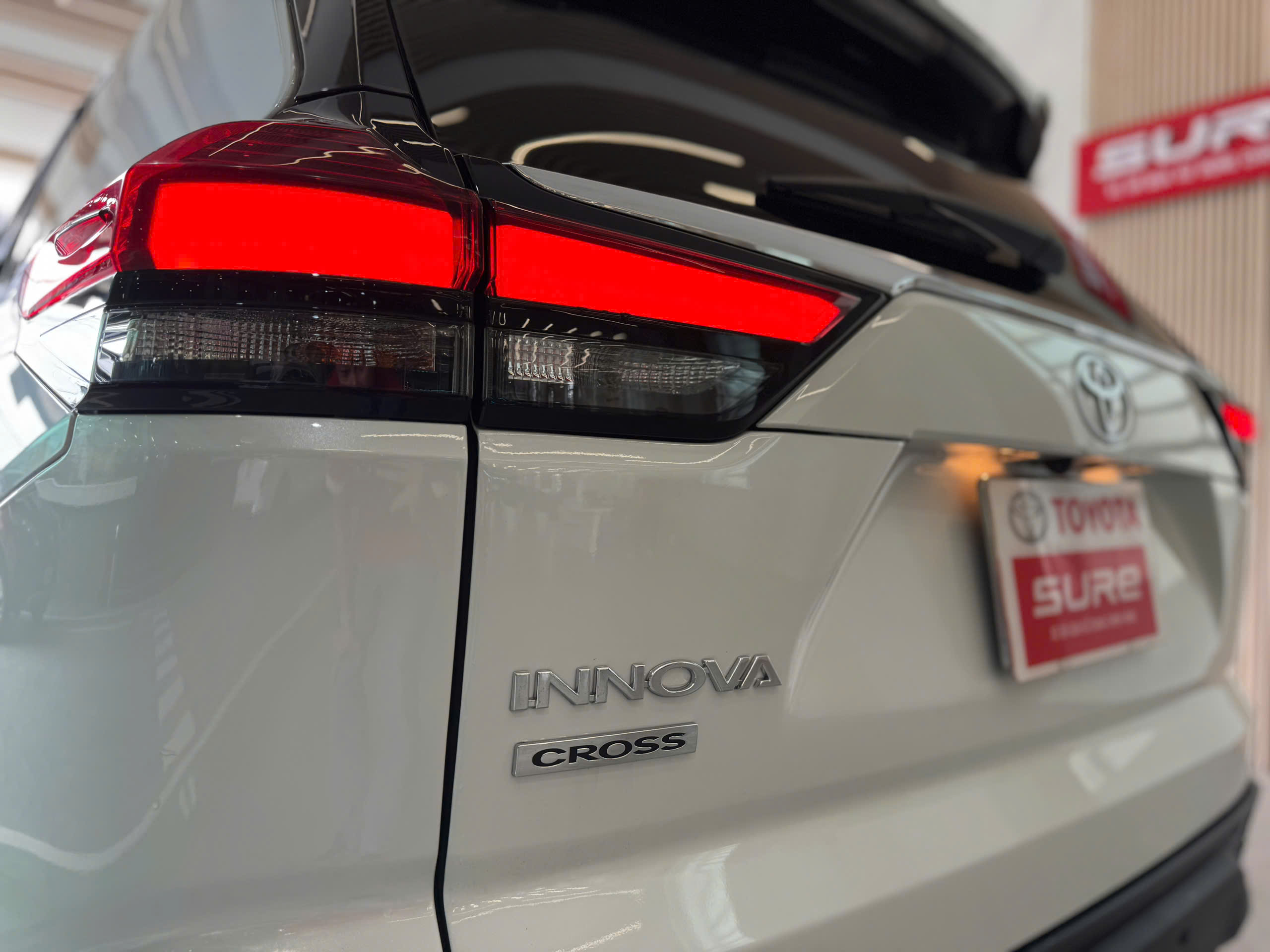 INNOVA CROSS 2.0V 2024