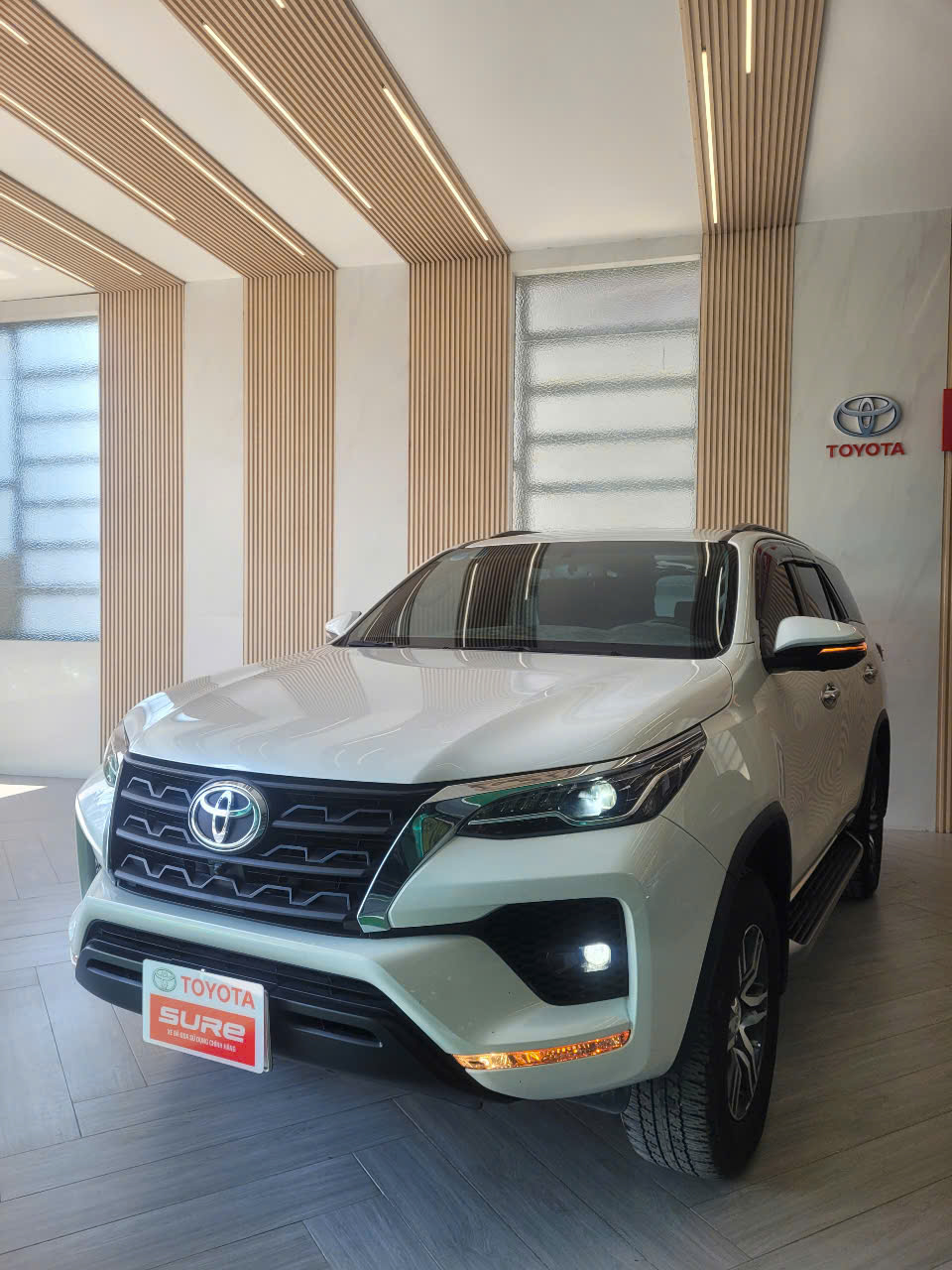 FORTUNER 2.4AT 4X2 2023