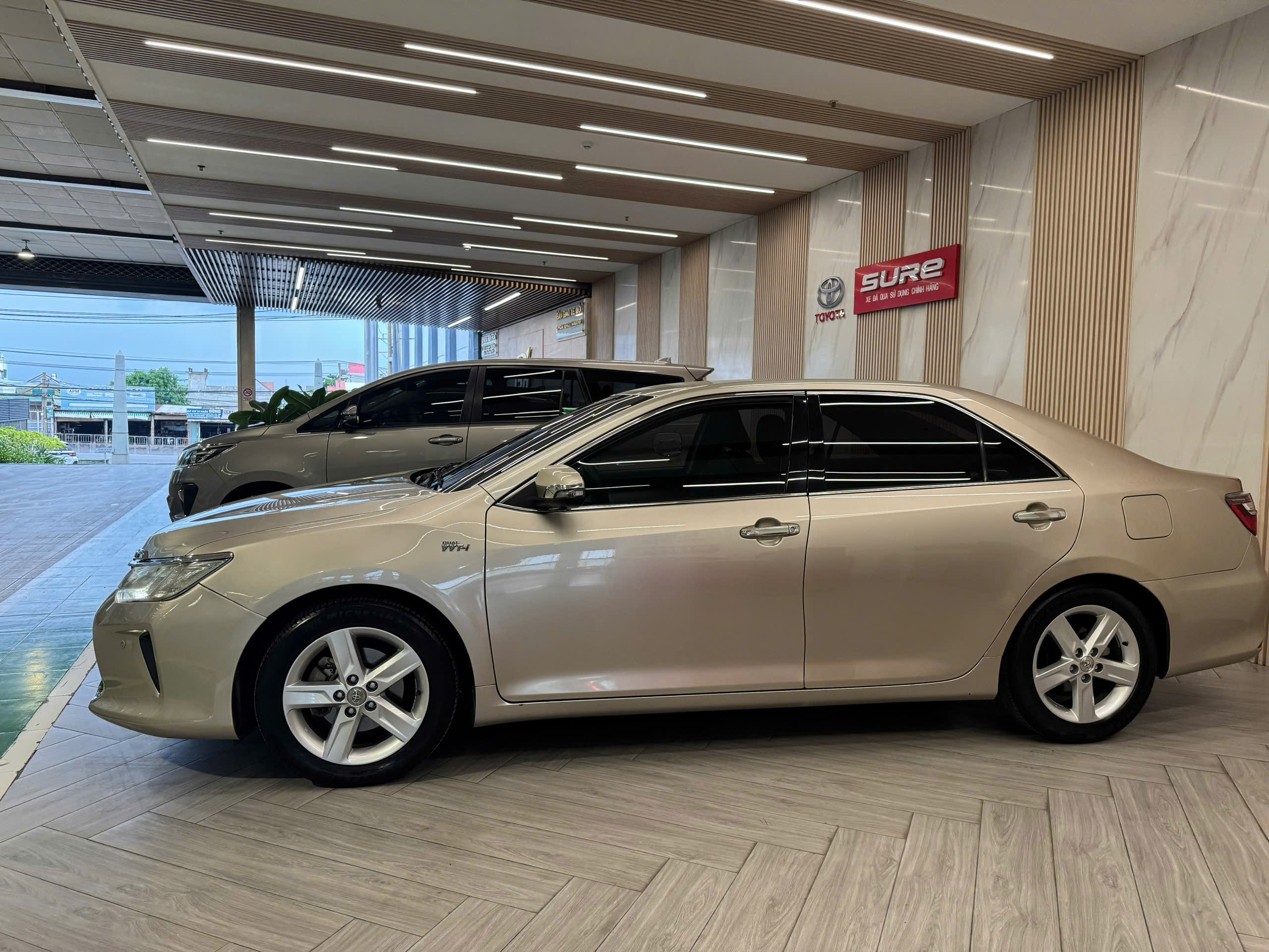 CAMRY 2.5Q 2015