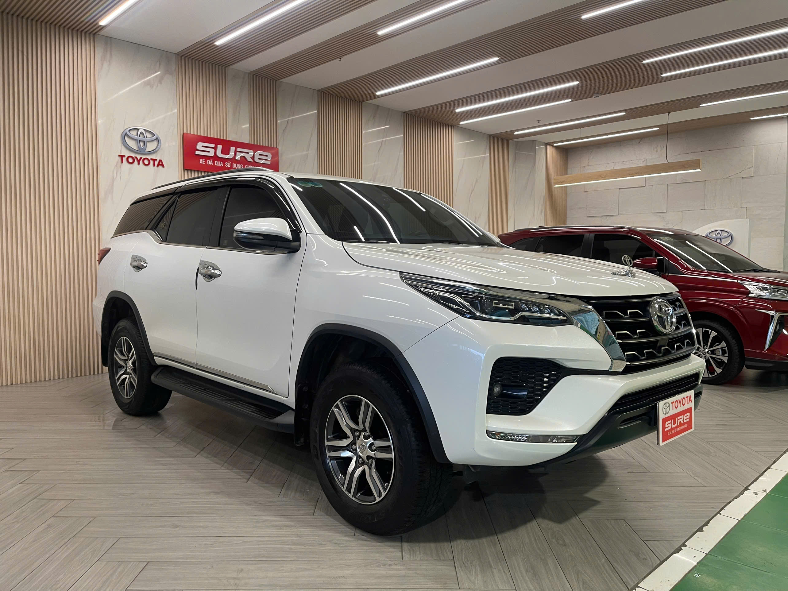 FORTUNER 2.4AT 4X2
