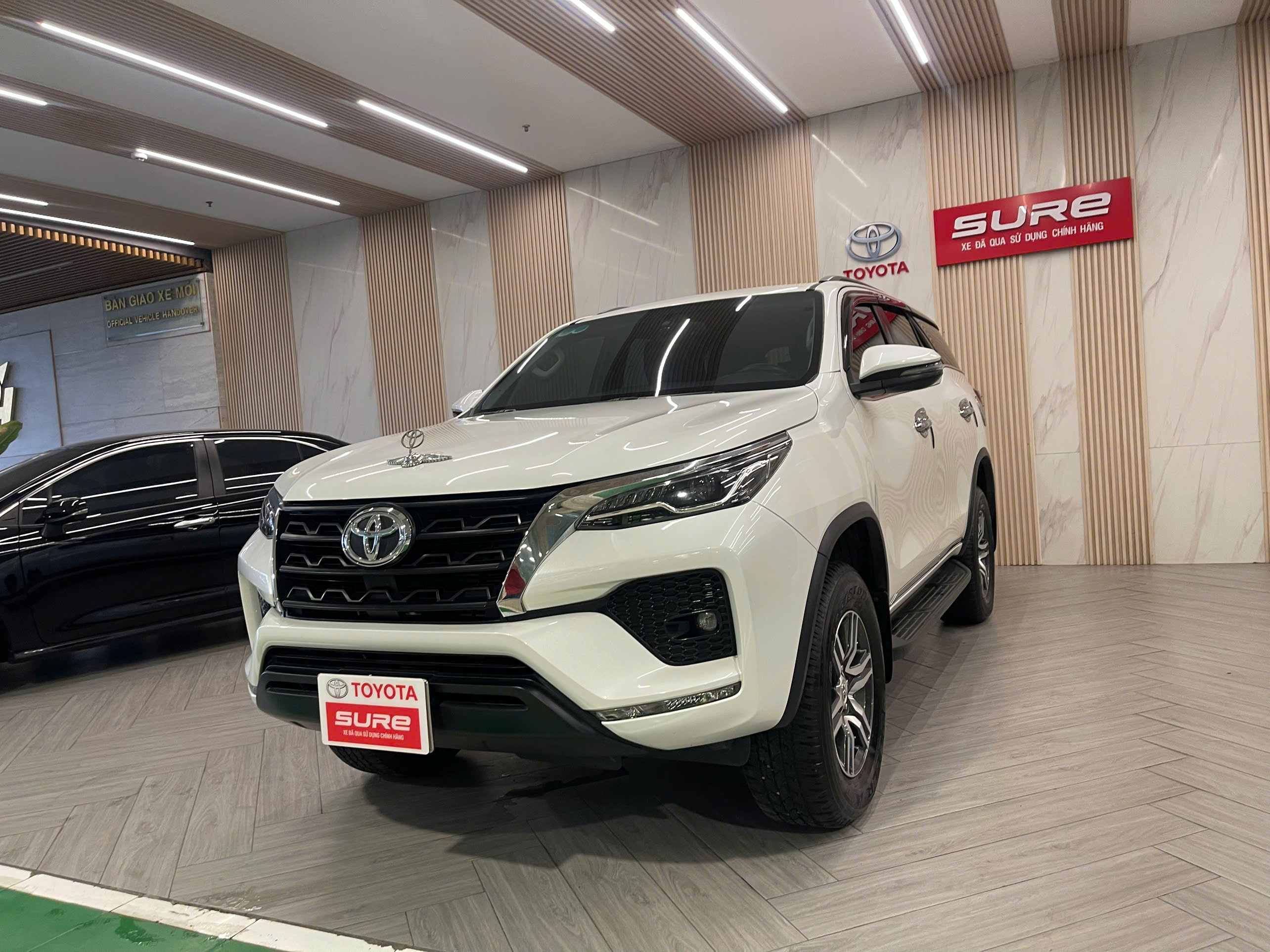 FORTUNER 2.4AT 4X2