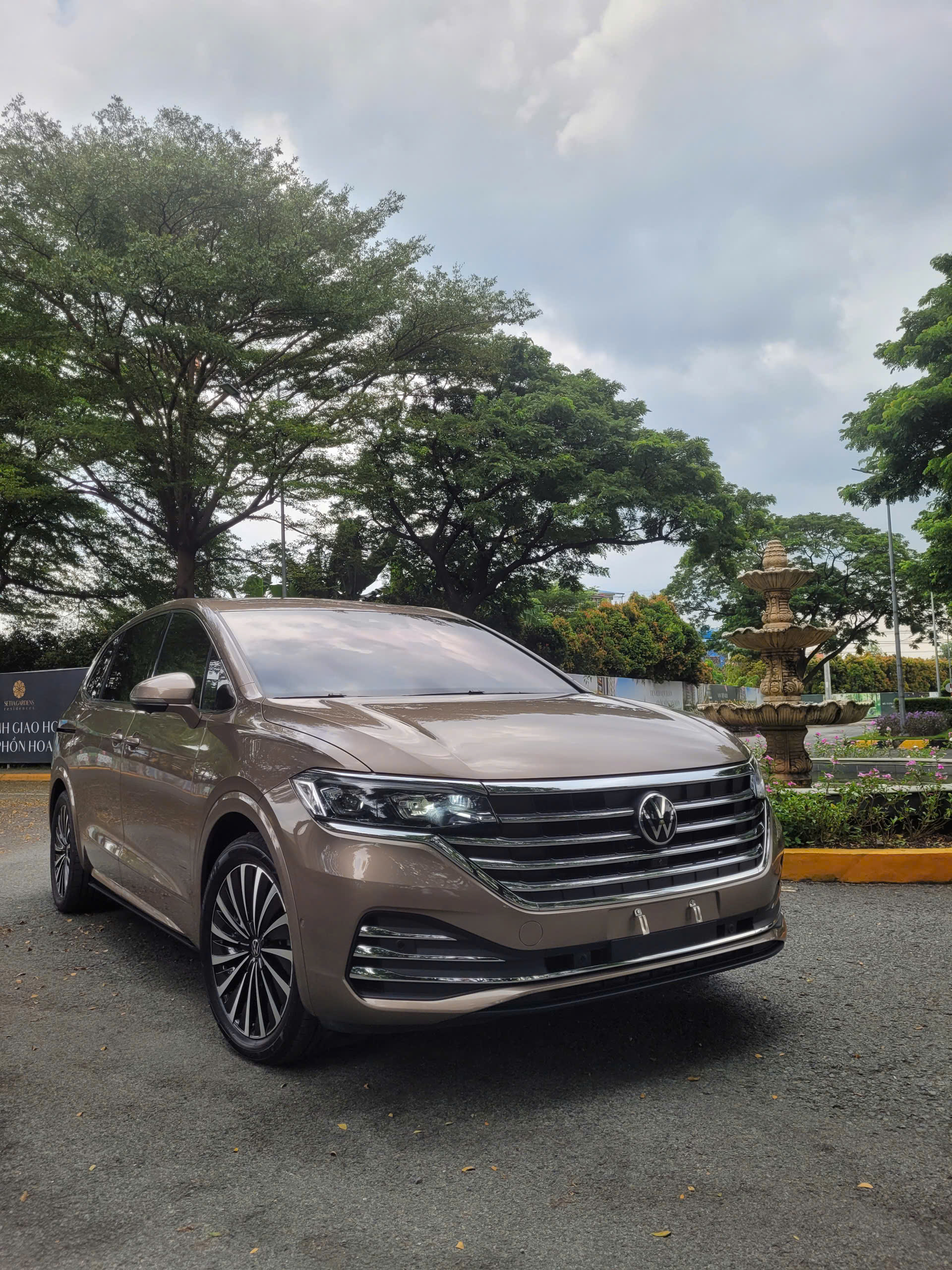 Volkswagen Viloran Luxury 2023